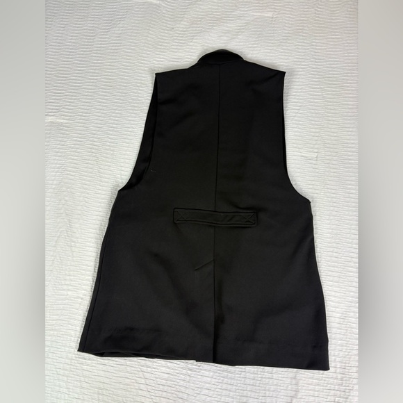 Guess Black Sleeveless Vest - Picture 3 of 9